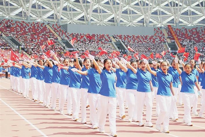 “青春少年 魅力校园”咸阳市2018年学生运动会在奥体中心举行